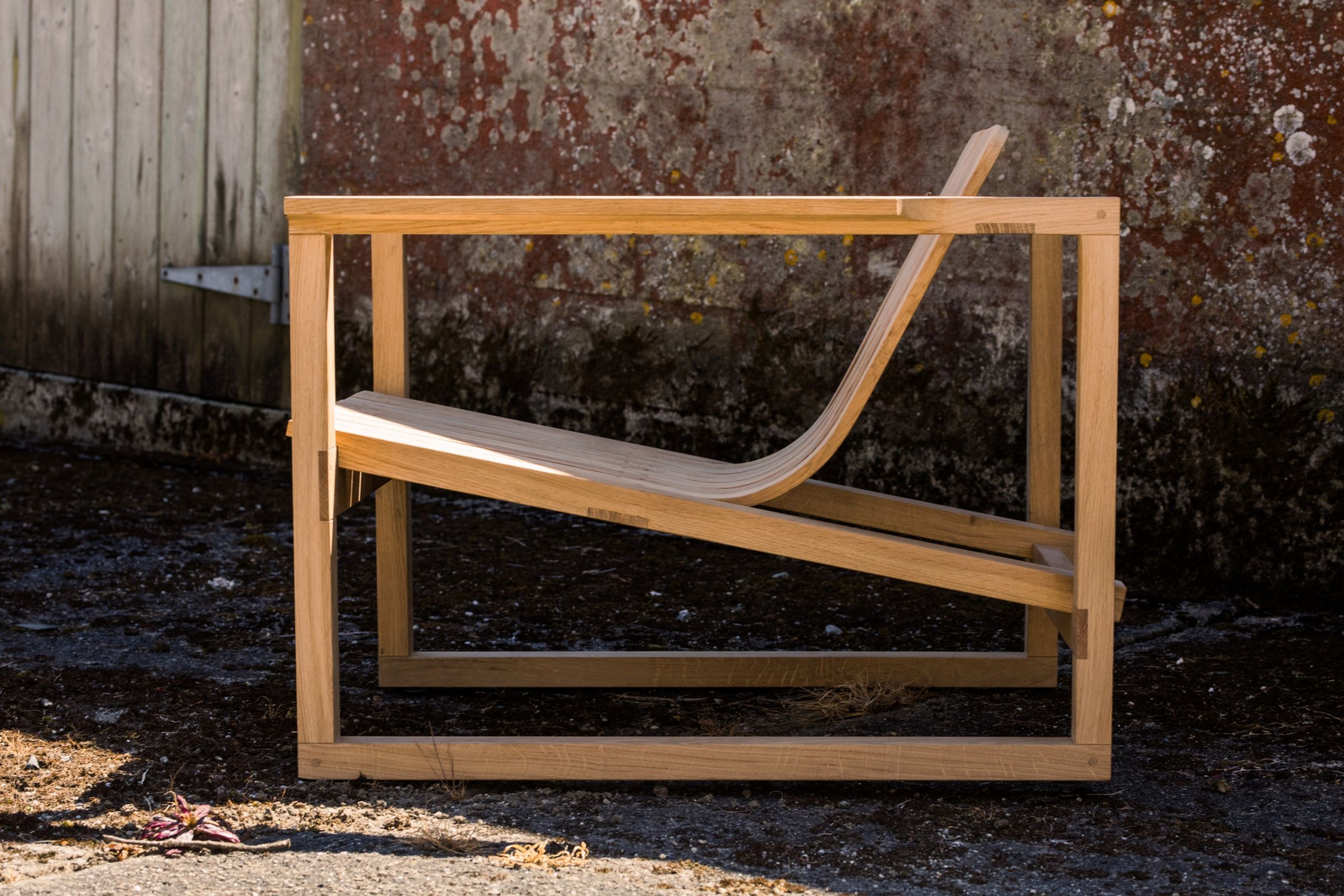 huers-chair-ergonomic-steam-bent-backrest Side profile of Huers Chair - steam bent ergonomic easy garden chair