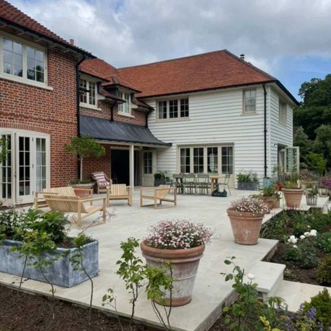 Huers set of chairs on patio