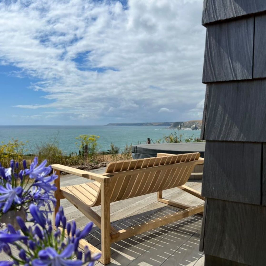 Long Huers seen from behind showing steam bent back